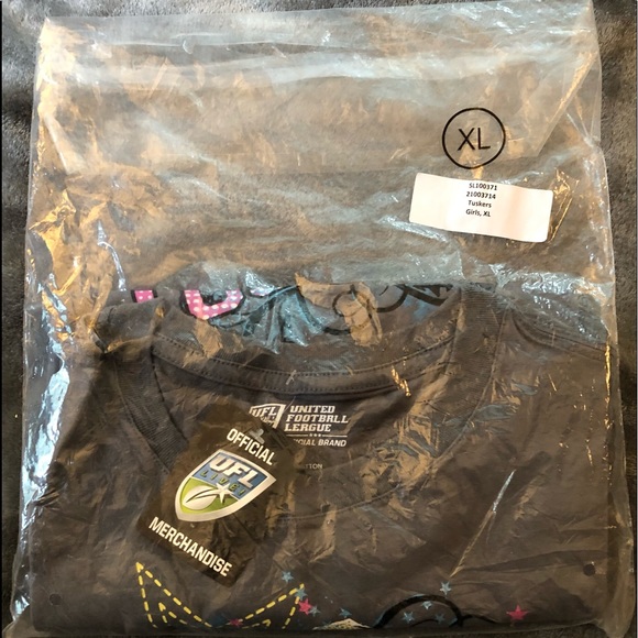 🤸‍♀️NWT Grey UFL Huskers T-Shirt🤸 - Picture 5 of 5